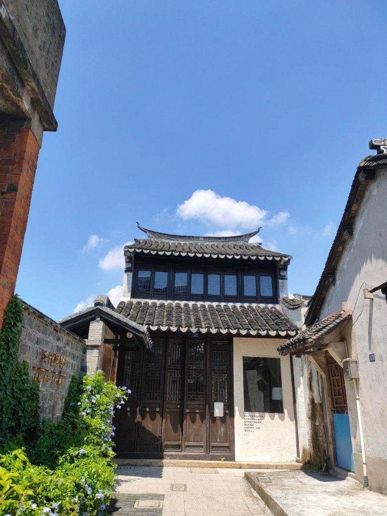 第一服务控股：拟收购大连世航建设工程51%股权